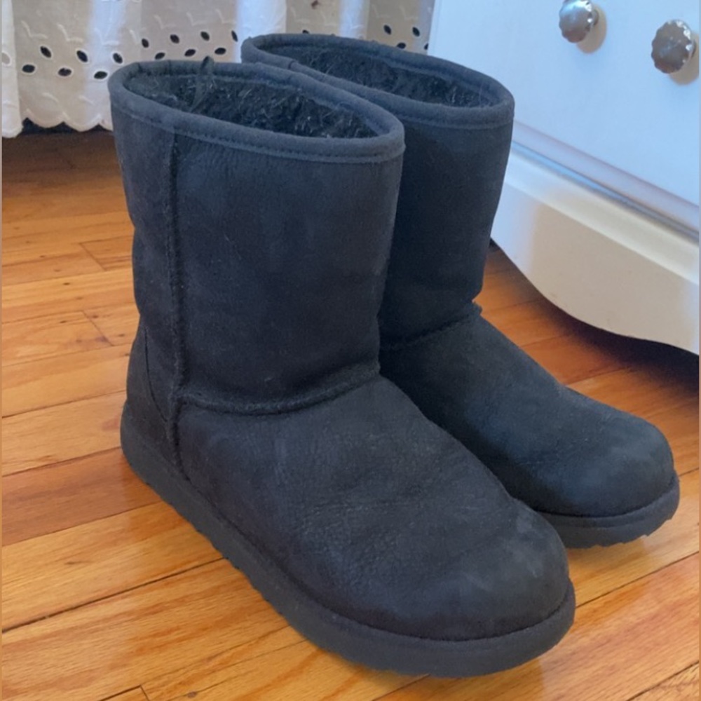 Black UGG mini boots *NEW*